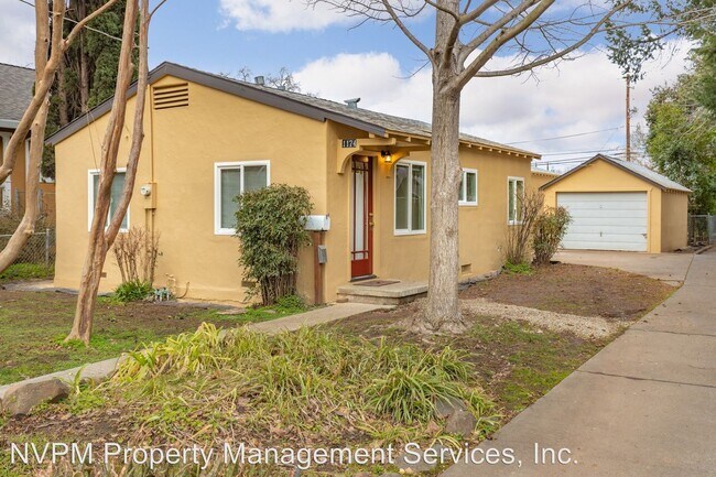 1174 Palm Ave in Chico, CA - Foto de edificio - Building Photo