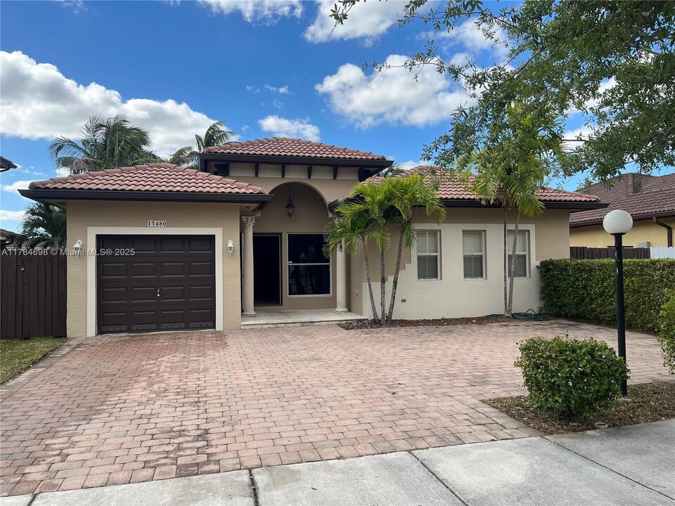 15480 SW 10th St in Miami, FL - Building Photo
