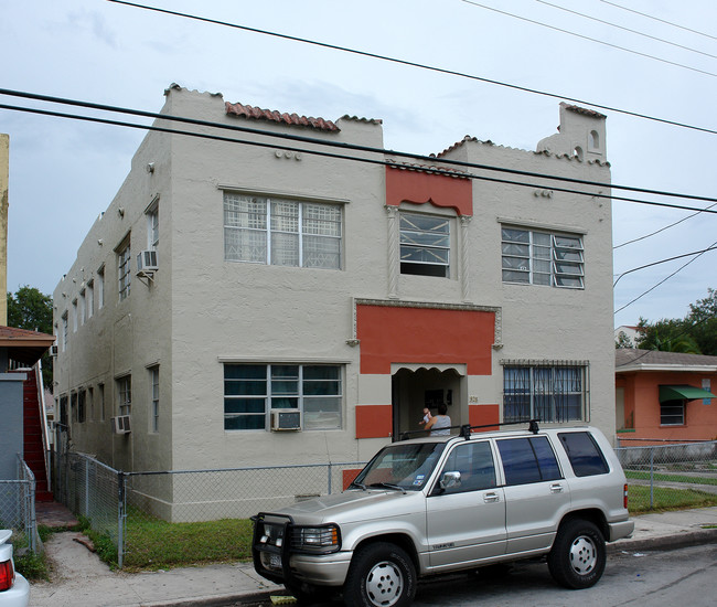 928 NW 2nd St in Miami, FL - Building Photo - Building Photo