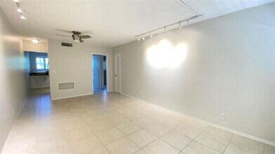 660 Cypress Lake Blvd in Pompano Beach, FL - Building Photo - Building Photo