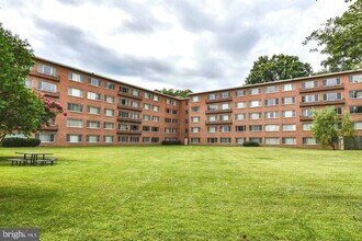 10570 Main St, Unit 104 in Fairfax, VA - Building Photo - Building Photo