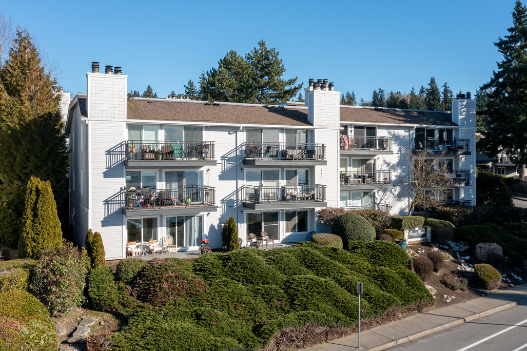 Sunset Pointe in Kirkland, WA - Building Photo