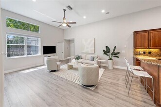 2587 Jardin Ct in Weston, FL - Building Photo - Building Photo
