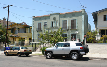 2801 Francis Ave in Los Angeles, CA - Building Photo - Building Photo