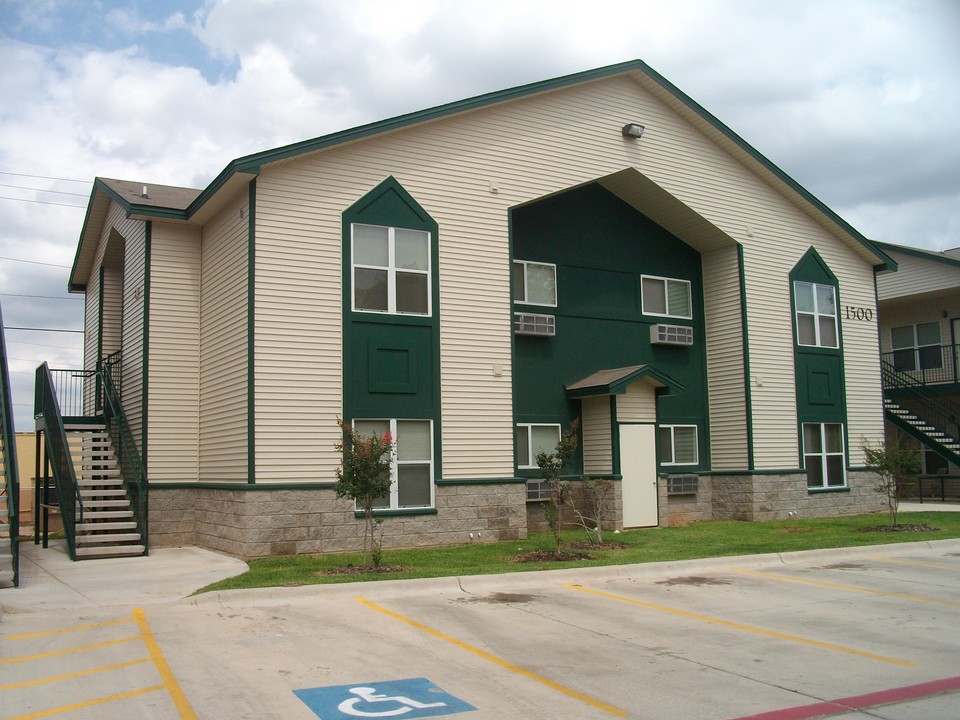 West University Gardens in Bryan, TX - Building Photo