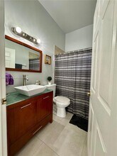 16137 Emerald Cove Rd in Weston, FL - Foto de edificio - Building Photo