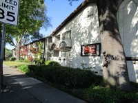 Mission Villa Apartments in San Jose, CA - Foto de edificio - Building Photo