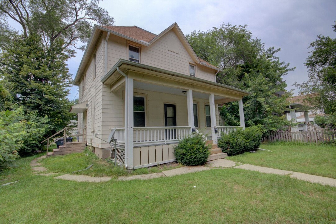 1930 N Myrtle St in Davenport, IA - Building Photo