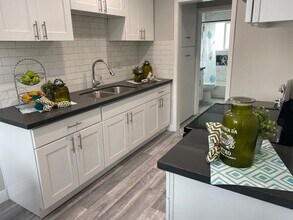 8206 2nd St in Paramount, CA - Foto de edificio - Building Photo