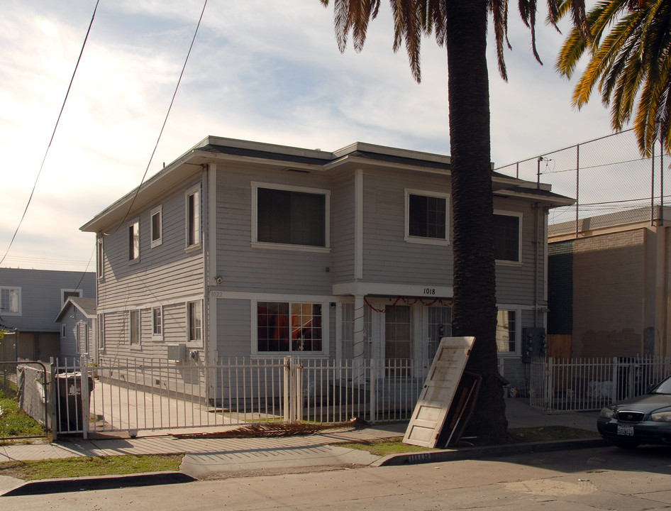 1018-1024 E 17th St in Long Beach, CA - Foto de edificio