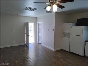 5081 N Pioneer Way in Las Vegas, NV - Building Photo - Building Photo