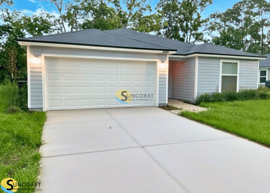 4243 Spring Park Rd in Jacksonville, FL - Building Photo