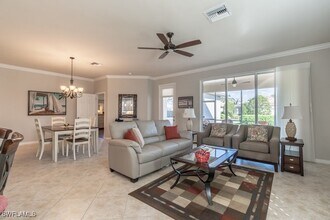 8172 Chianti Ln in Naples, FL - Foto de edificio - Building Photo