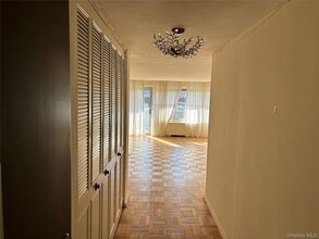 17-85-85 215th St in Queens, NY - Building Photo - Building Photo