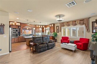 6595 Creekside Cellars Ct in Las Vegas, NV - Foto de edificio - Building Photo
