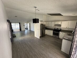 4732 Katrina Pl in Palmdale, CA - Building Photo - Building Photo