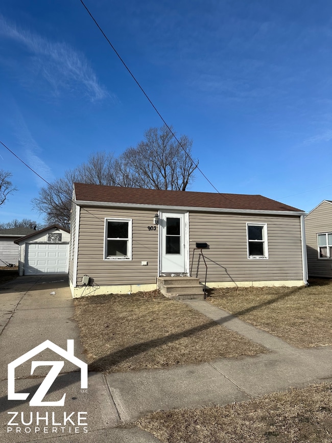 property at 903 N 2nd St