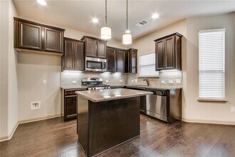 10905 Vetters in Austin, TX - Building Photo - Building Photo