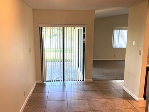 4004 W Sailboat Dr in Hollywood, FL - Building Photo - Building Photo