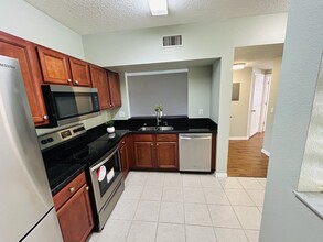 9612 Seadale Ct, Unit 102 in Riverview, FL - Building Photo - Building Photo