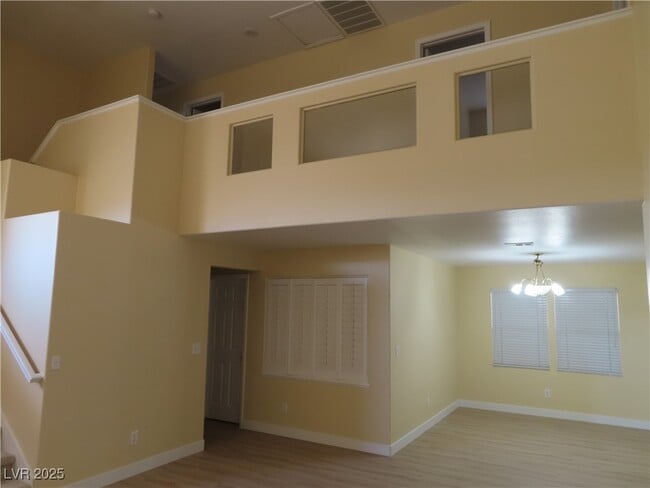 8103 W Rochelle Ave in Las Vegas, NV - Foto de edificio - Building Photo