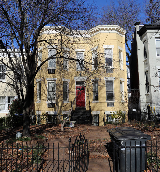 326 N Carolina Ave SE in Washington, DC - Foto de edificio - Building Photo