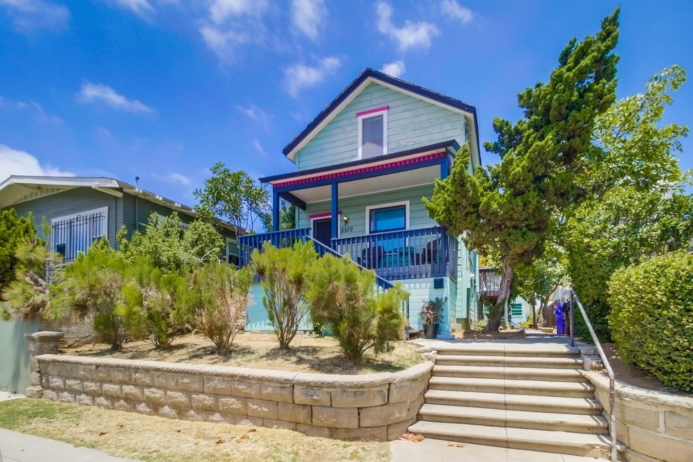 2568 B St in San Diego, CA - Foto de edificio