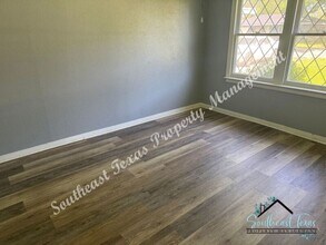 3841 Canal Ave in Groves, TX - Building Photo - Building Photo