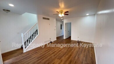 1715 Larkins Wy in Pittsburgh, PA - Building Photo - Building Photo