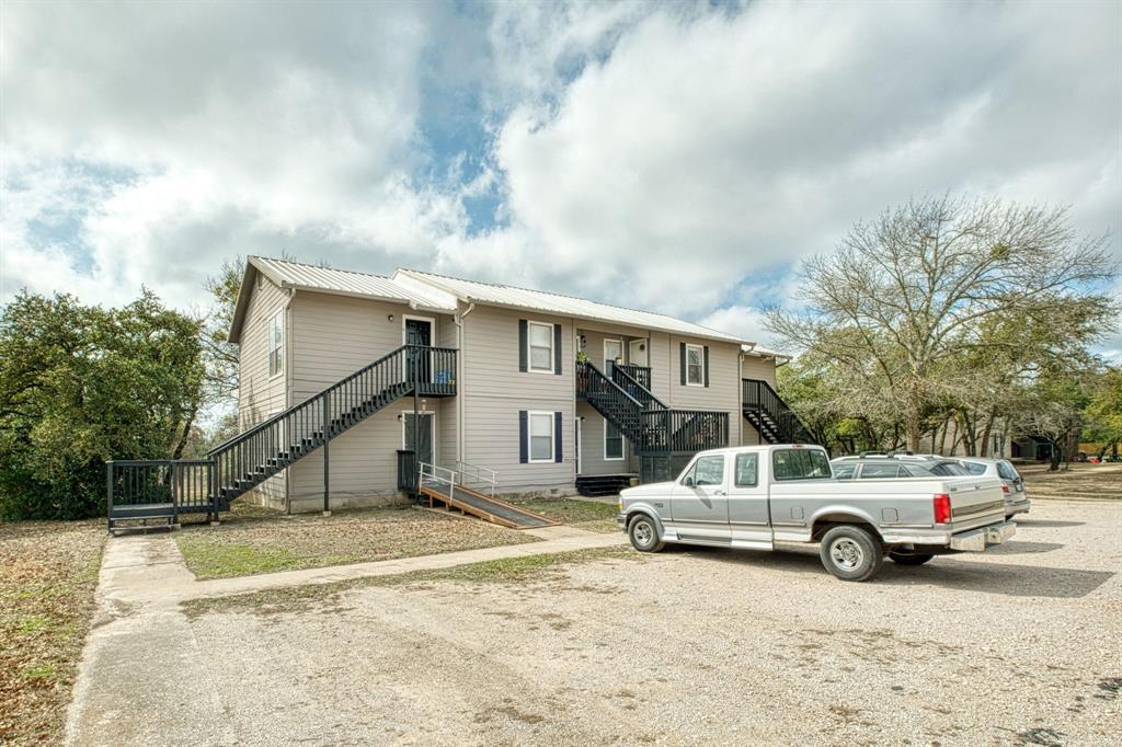 506 Willow St in Bertram, TX - Foto de edificio