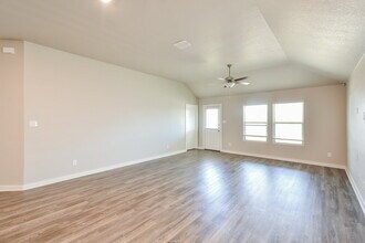 7807 Tejas Plano Dr in San Antonio, TX - Building Photo - Building Photo