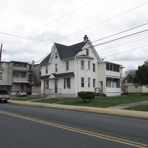 107 S Hellertown Ave in Quakertown, PA - Building Photo