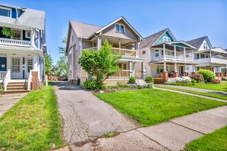 1331 W 102nd St, Unit 2 in Cleveland, OH - Building Photo - Building Photo