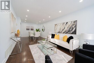 1230-1230 Kirstie Ct in Oakville, ON - Building Photo - Building Photo