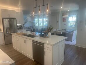 680 Edward Scholle Dr in Camarillo, CA - Building Photo - Building Photo