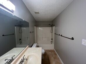 187 Lee's Ml Dr in Newport News, VA - Building Photo - Building Photo