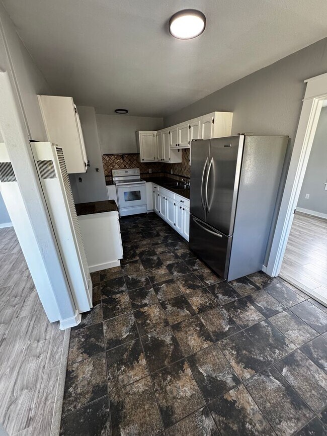 2200 Reclamation Ave in Klamath Falls, OR - Building Photo - Building Photo