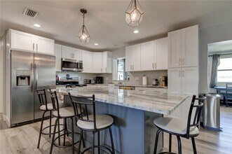 6401 S Adelia Ave in Tampa, FL - Building Photo - Building Photo