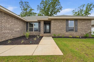 5810 Crestlake Dr in Crestview, FL - Building Photo