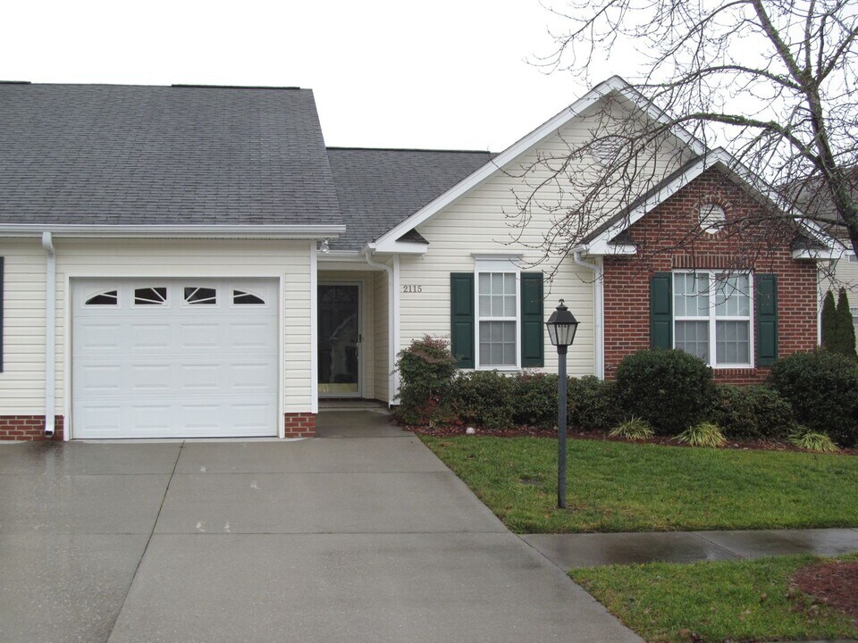 2115 Weststone Rd in Clemmons, NC - Building Photo