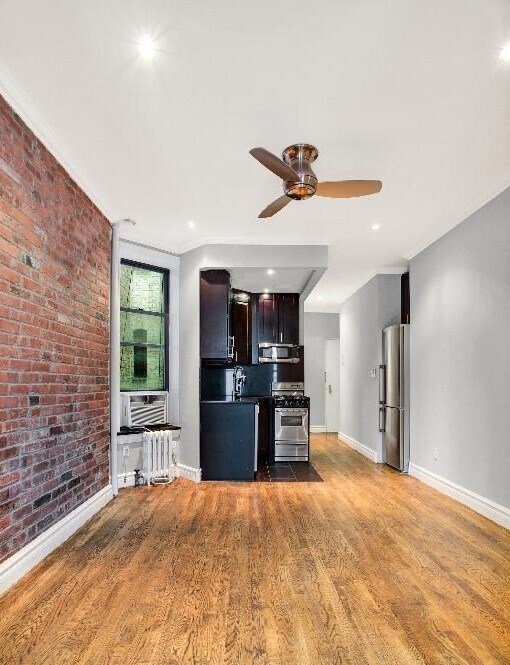 250 Mott St