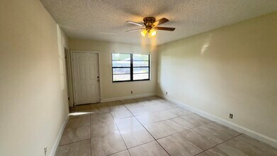 1015 Staghorn St in Wellington, FL - Building Photo - Building Photo