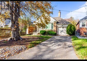 26 Reid Manor in Toronto, ON - Building Photo