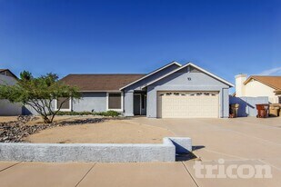 8738 W Golden Ln in Peoria, AZ - Building Photo