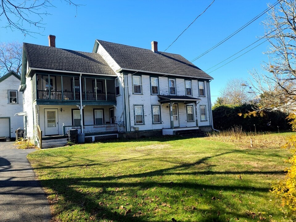 10 Maple Ave in Grafton, MA - Building Photo
