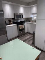 691 S Hollybrook Dr in Pembroke Pines, FL - Building Photo