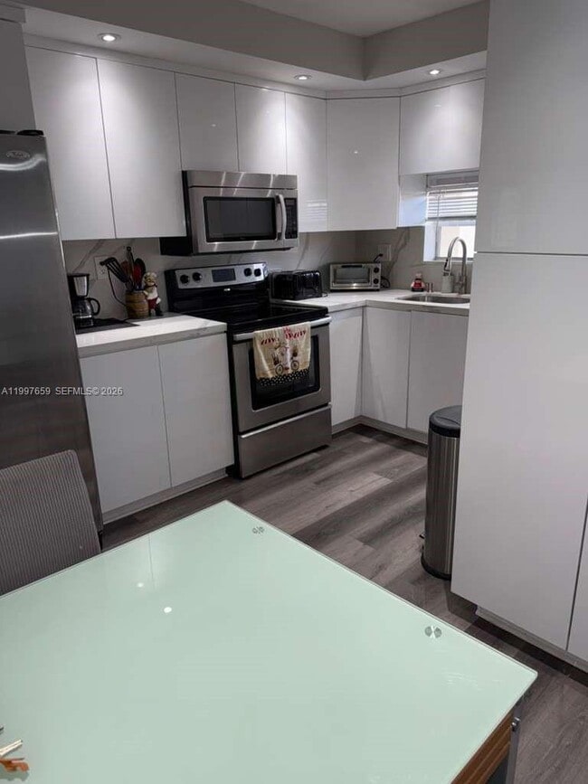 property at 691 S Hollybrook Dr