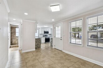 6817 N Sterling Ave in Tampa, FL - Building Photo - Building Photo