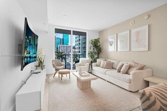 244 Biscayne Blvd in Miami, FL - Building Photo - Building Photo