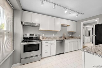 32 Bernhardt Dr in Buffalo, NY - Building Photo - Building Photo
